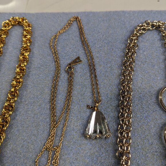 Gold Tone Jewelry Lot Necklaces & Ring 5 Piece Lot - Picture 5 of 9